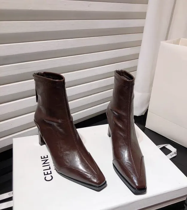 Коричневый