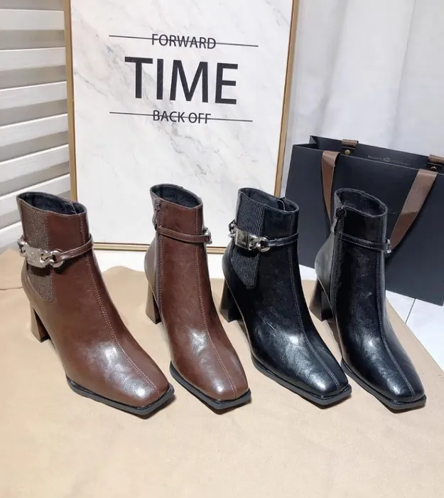 Женские ботильоны на высоком каблуке с квадратным носком и цепочками