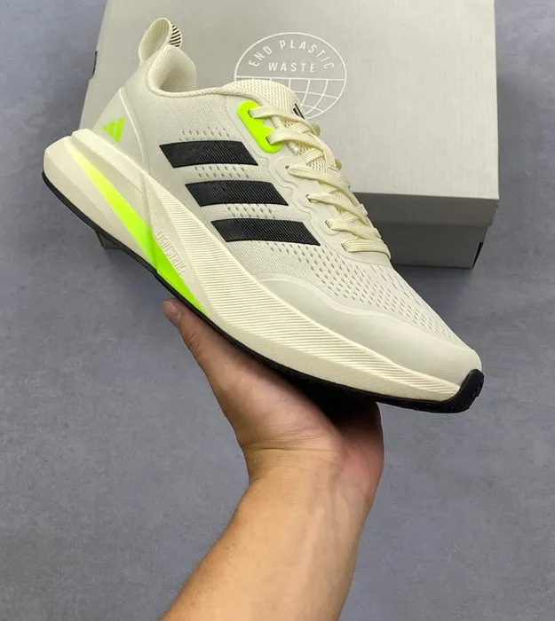 Бело зелёный