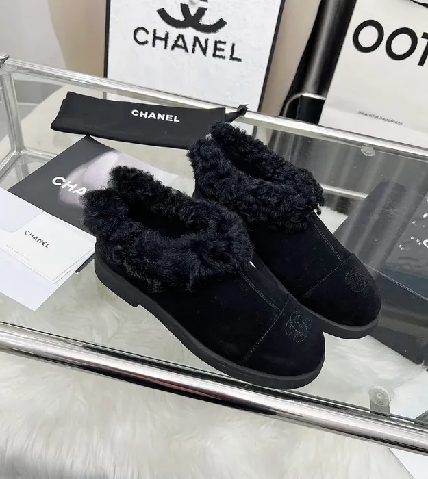 Чёрный замшевые