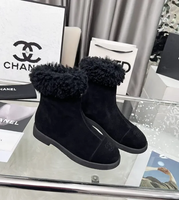 Чёрный замшевые