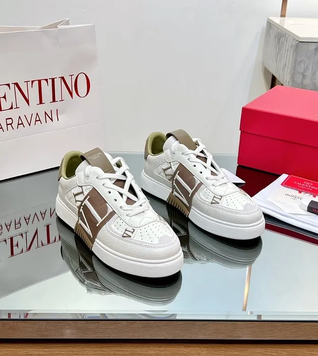 Бело-коричневый