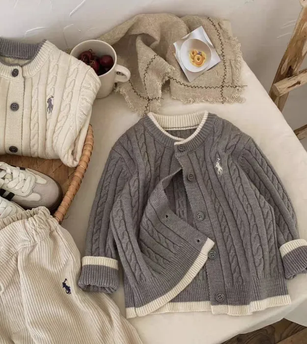 Темно-серый