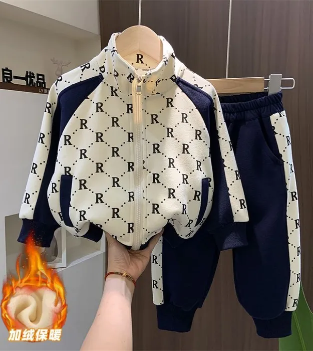 Молочно-голубой