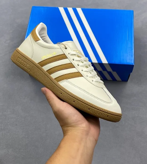 Бело коричневый