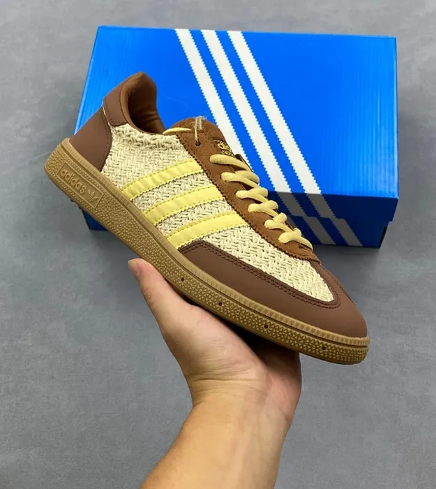 Коричнево-желтый