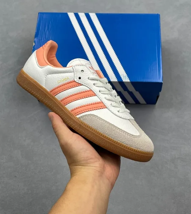 Бело-оранжевый