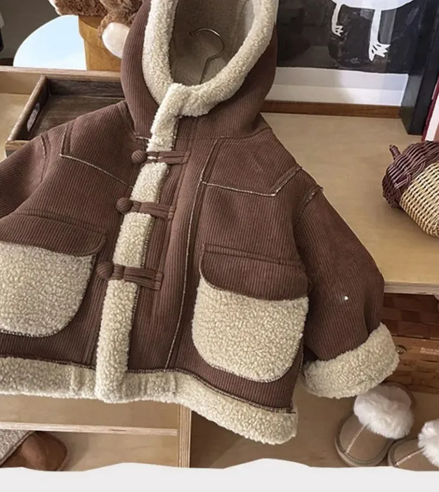 Коричневый