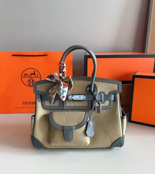 Молочно-серый