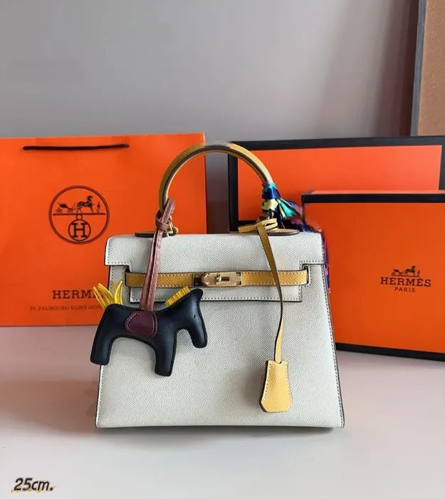 Бело-желтый