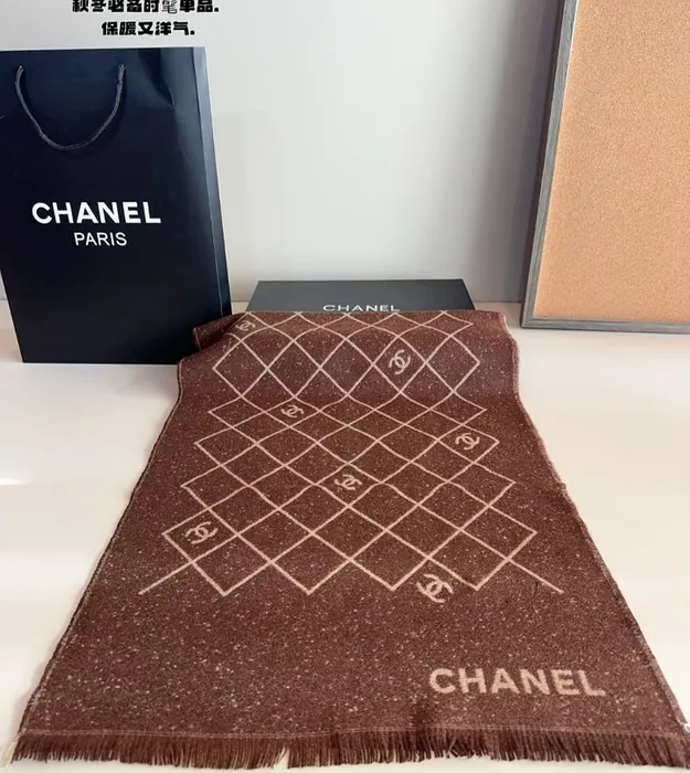 Коричневый