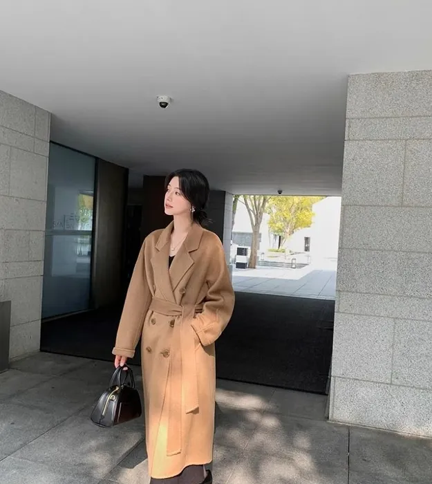 Коричневый