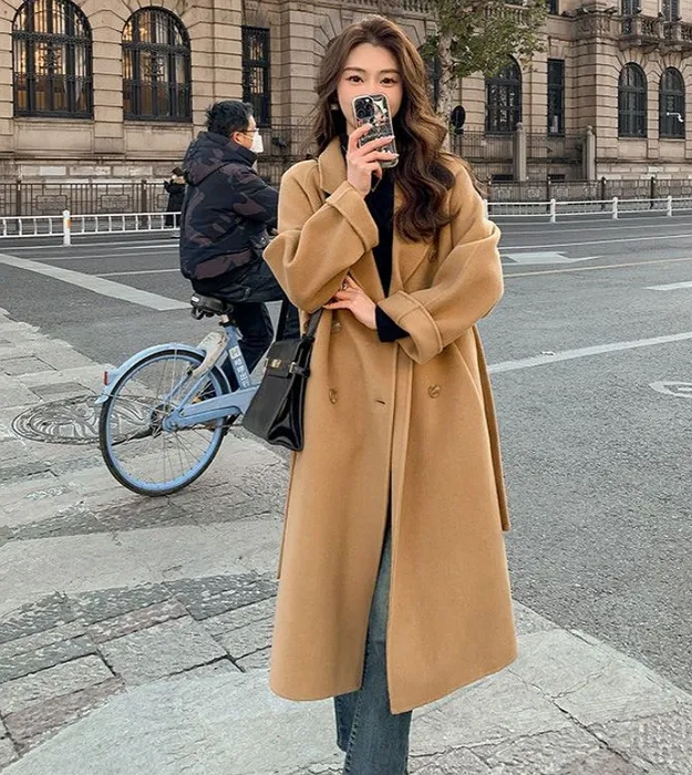 Коричневый