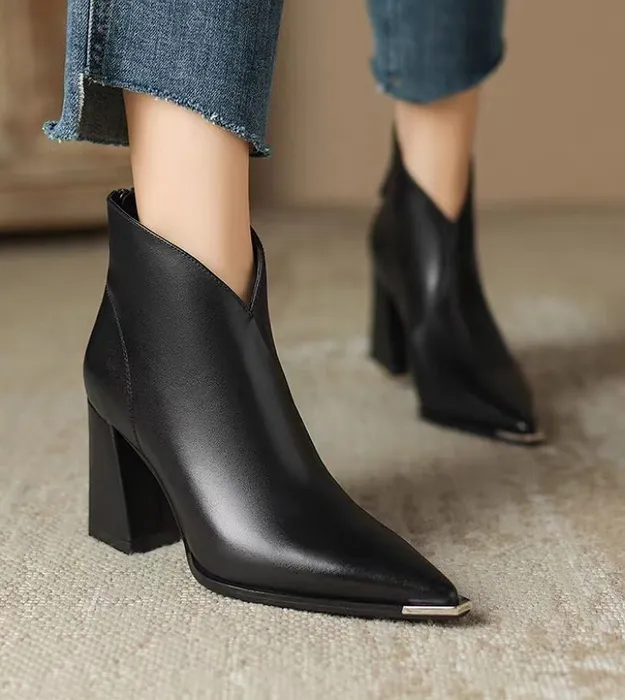 Женские ботинки с острым носком