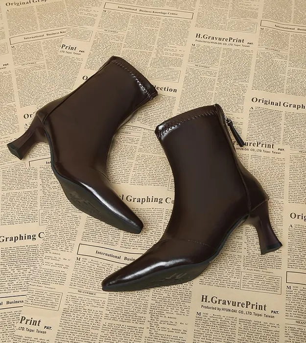 Коричневый