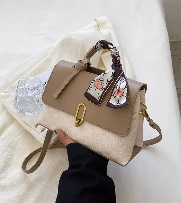 Молочно-коричневый