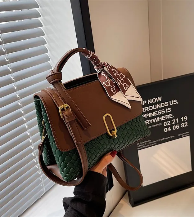 Коричнево-зелёный