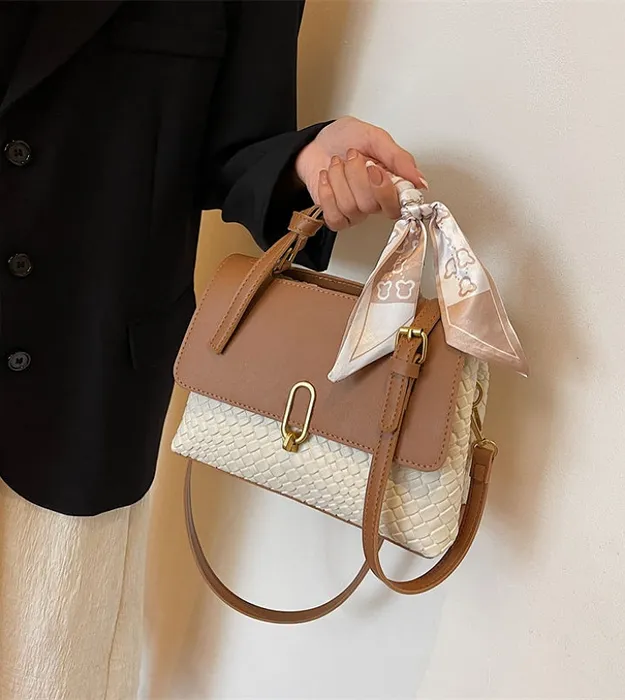 Молочно-коричневый