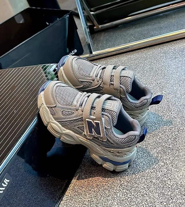 Темно-серый