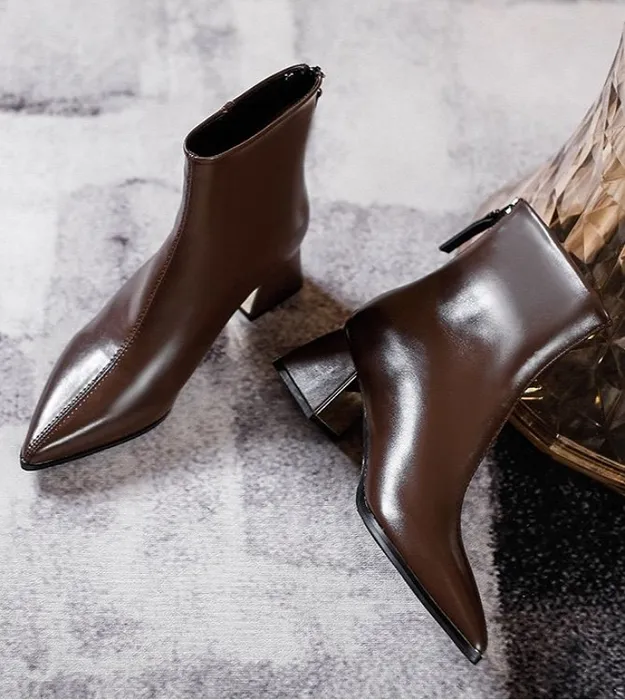 Коричневый