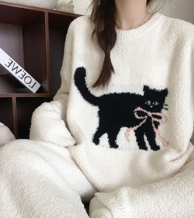 Белый с кошкой