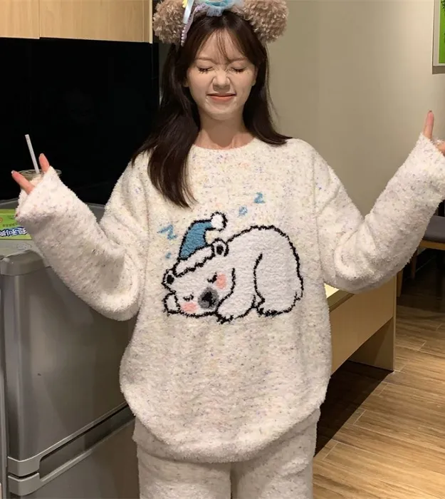 Белый с медведем