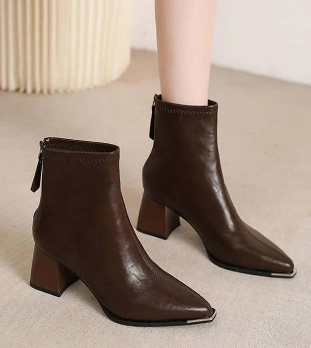 Коричневый