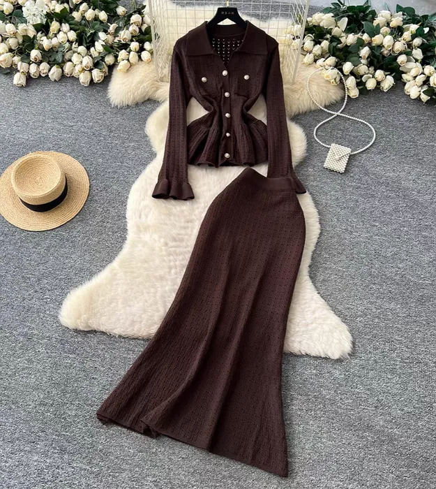 Коричневый