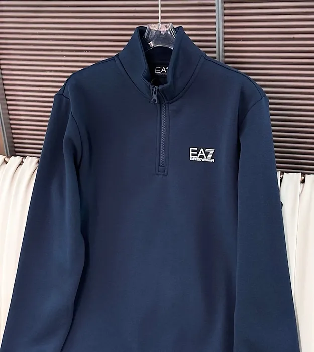 Тёмно-синий