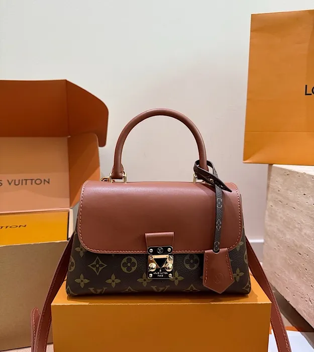 Коричневый