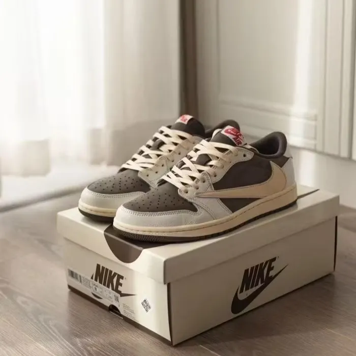 Кроссовки Travis Scott x Air Jordan 1 Low (в ассортименте расцветок)