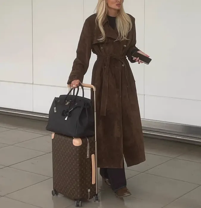 Коричневый